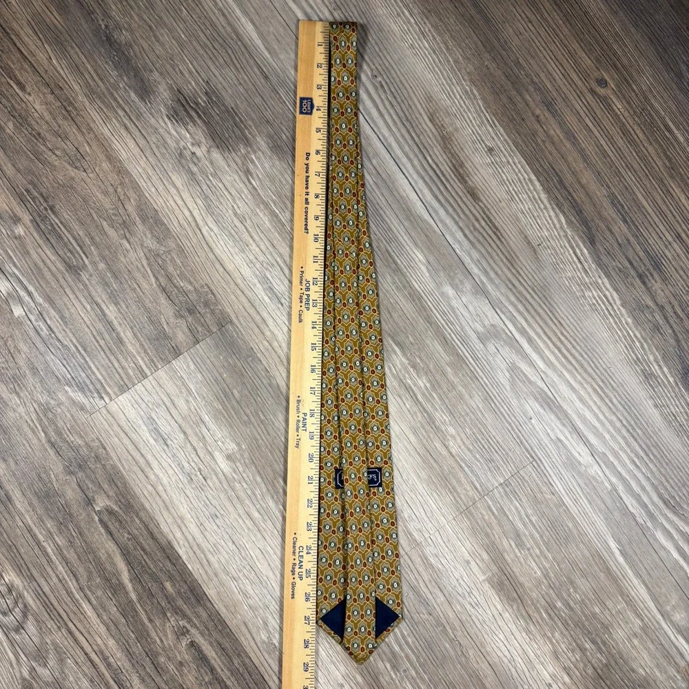 Vintage Burberrys of London Mens Silk Tie Gold Geometric Medallion Hand Sewn USA